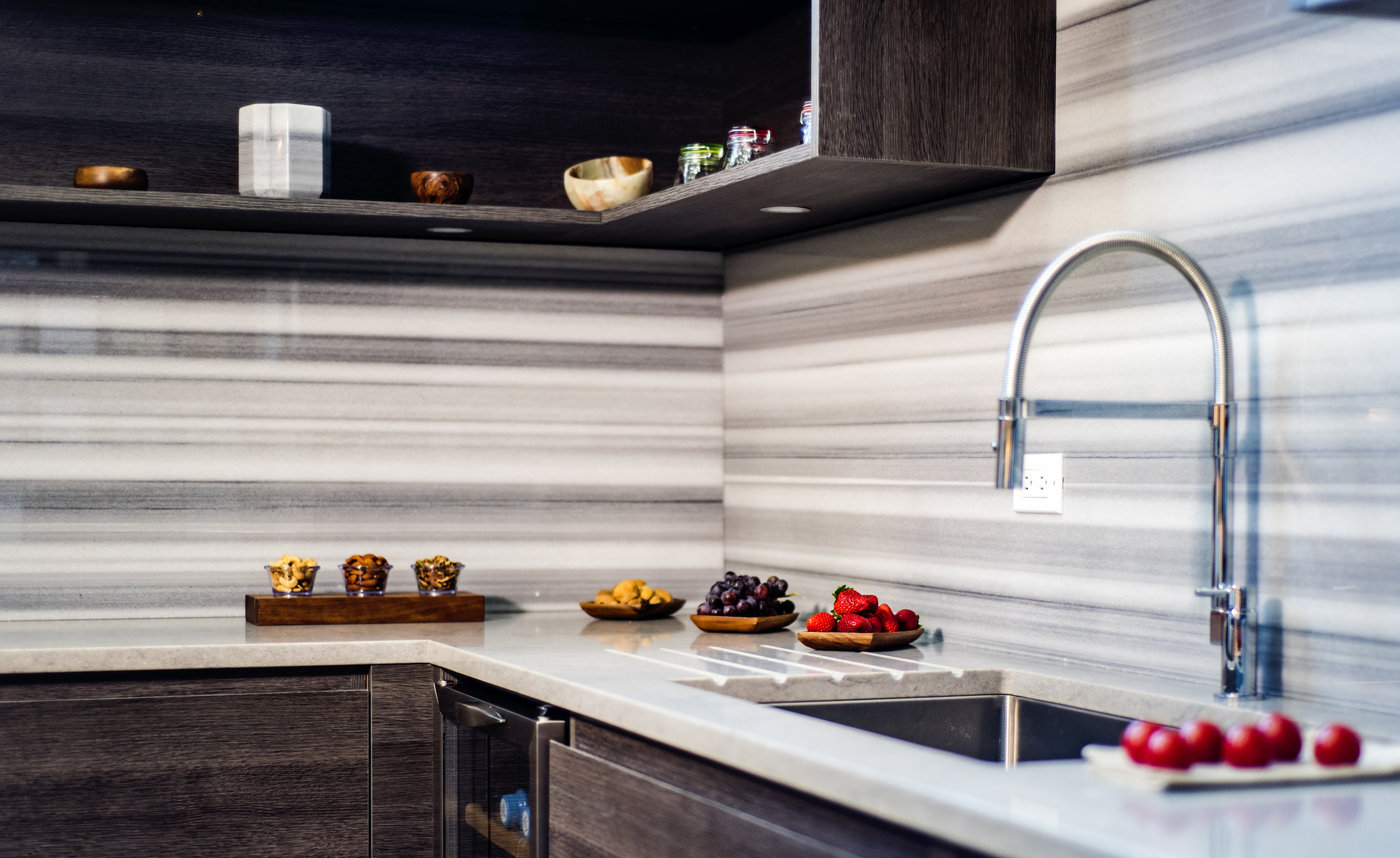 Quartz in Focus: Enhancing Small Kitchens with Sleek Designs